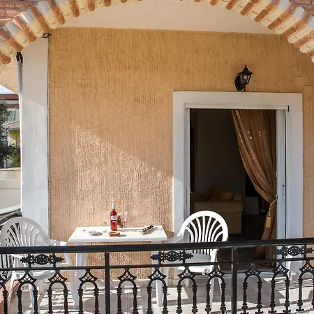 Paradise Bar Lägenhetshotell