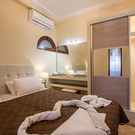 Paradise Bar 4* Plános