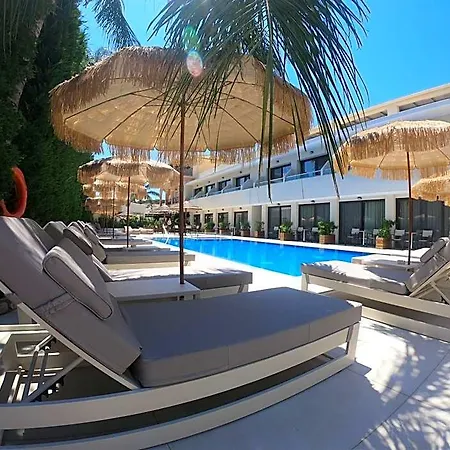 Paradise Bar 4*
