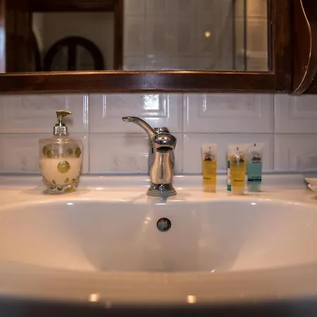 Paradise Bar 아파트호텔 4*