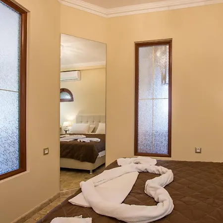 Paradise Bar 4* Plános