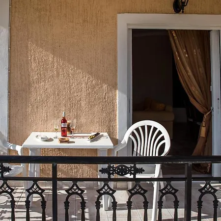 아파트호텔 Paradise Bar 4*