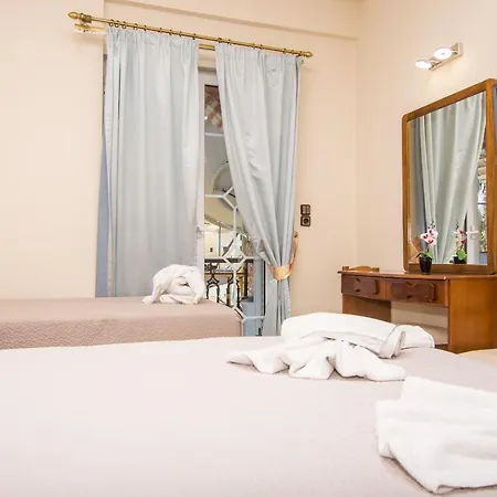 Paradise Bar 4* Plános